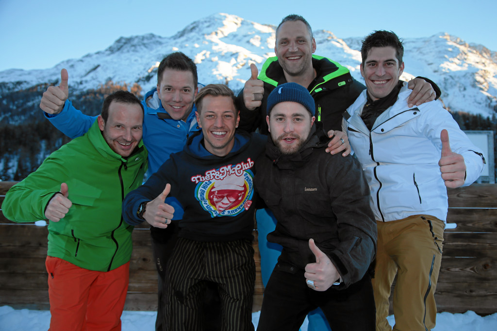 ST. MORITZ, 5FEB16 - Claudio Zuccolini (L), Sven Epiney, Dominique Aegerter, Noeldi Forrer, Baschi und Franco Marvulli (R) freuen sich auf das naechtliche 'Prominenten-Skikjoering' auf dem gefrorenen St. Moritzersee anlaesslich des 2. Night Turf in St. Moritz am 5. Februar 2016. Impression of horse races by night on the frozen lake of St. Moritz during the second Night Turf St. Moritz, Switzerland, February 5, 2016.  swiss-image.ch/Photo Andy Mettler